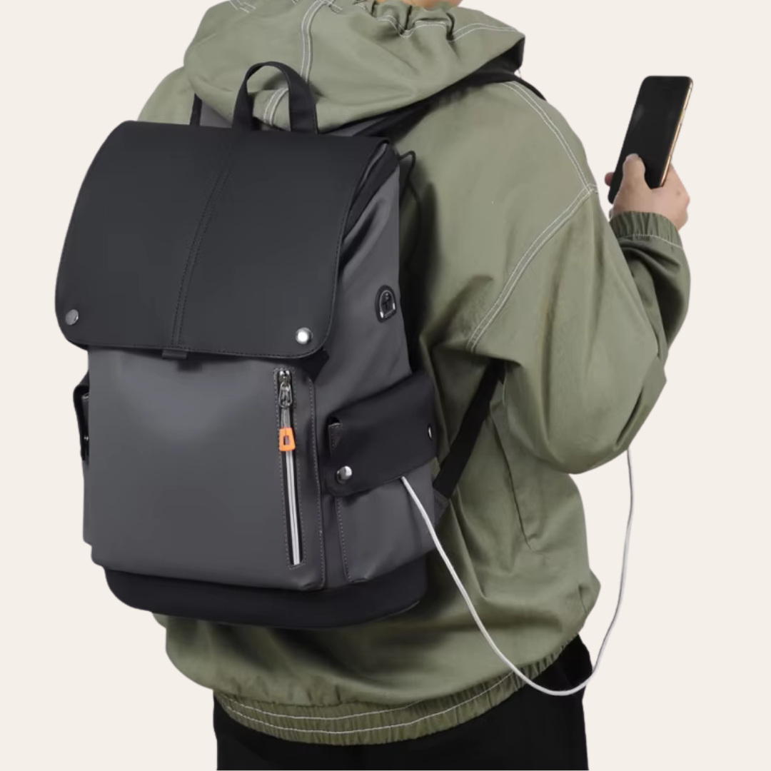 Weekend cabin backpack travel bag for men in leather.