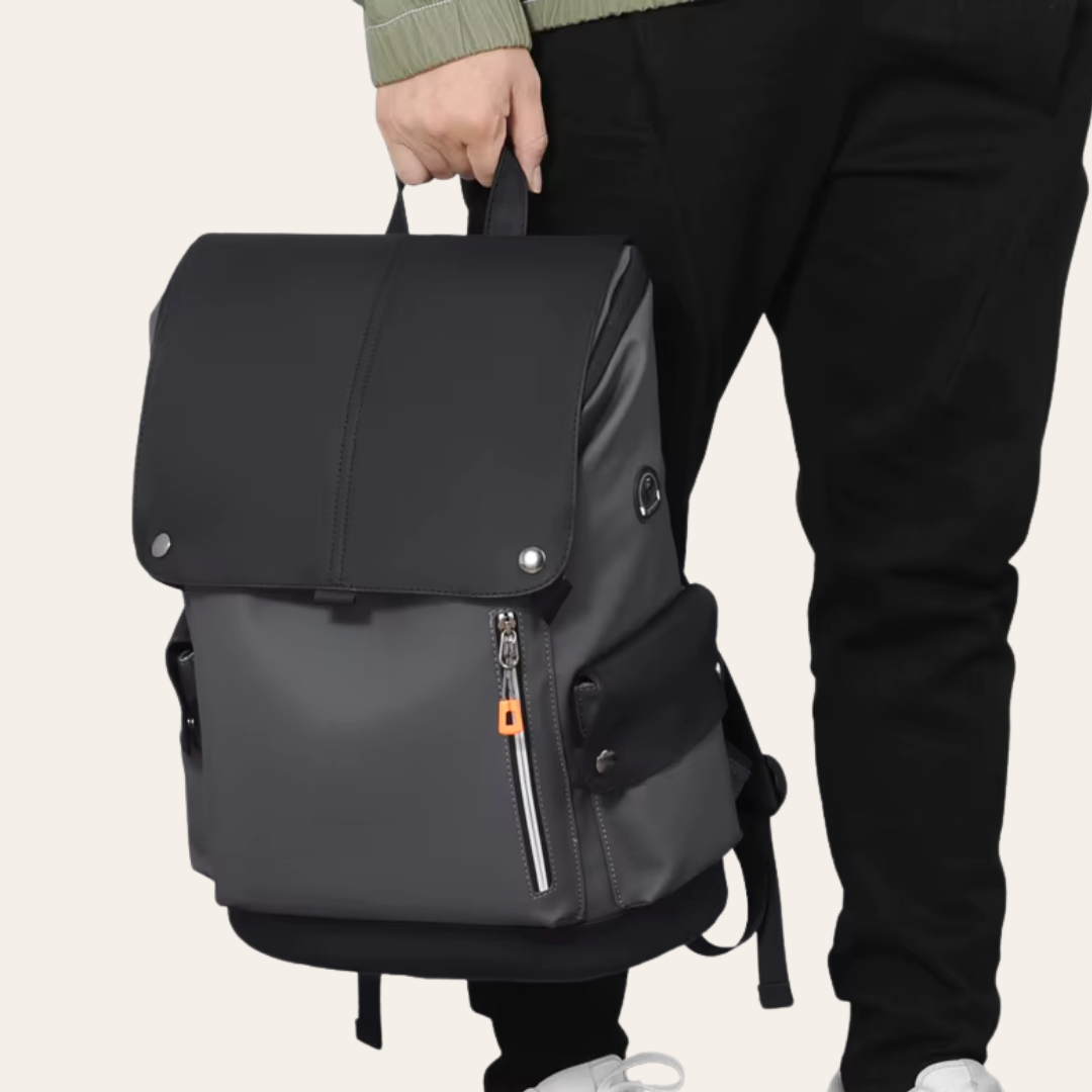 Weekend cabin backpack travel bag for men in leather.